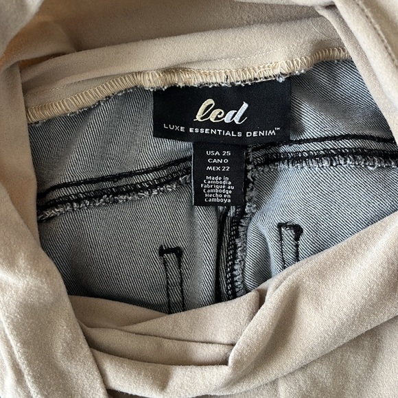 Maternity Jeans - Picture 6 of 7